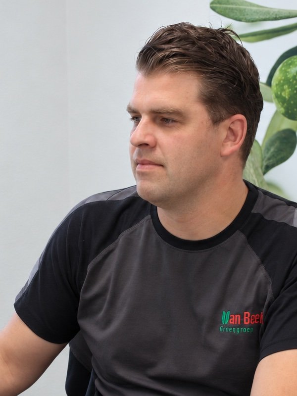 Arie Aalberts, uitvoerder bij Van Beets, in een Van Beets-shirt